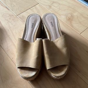 Schutz espadrille platforms neutral size 6.5